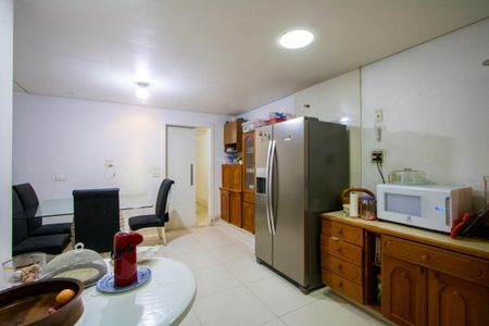 Casa à venda com 360m², 5 quartos e 4 vagas Casa à venda com 360m², 5 quartos e 4 vagasCozinha