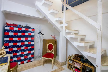 Casa à venda com 360m², 5 quartos e 4 vagas Casa à venda com 360m², 5 quartos e 4 vagasHall de entrada