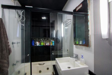 Casa à venda com 360m², 5 quartos e 4 vagas Casa à venda com 360m², 5 quartos e 4 vagasBanheiro do quarto 2