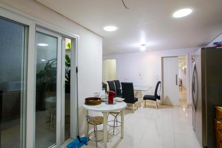 Casa à venda com 360m², 5 quartos e 4 vagas Casa à venda com 360m², 5 quartos e 4 vagasCozinha