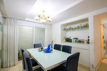 Casa à venda com 360m², 5 quartos e 4 vagas Casa à venda com 360m², 5 quartos e 4 vagasSala de jantar