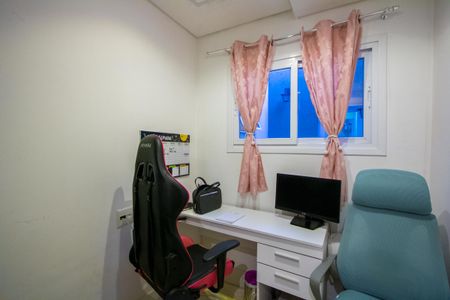 Casa à venda com 360m², 5 quartos e 4 vagas Casa à venda com 360m², 5 quartos e 4 vagasEscritório