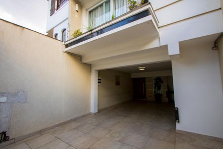 Casa à venda com 360m², 5 quartos e 4 vagas Casa à venda com 360m², 5 quartos e 4 vagasGaragem