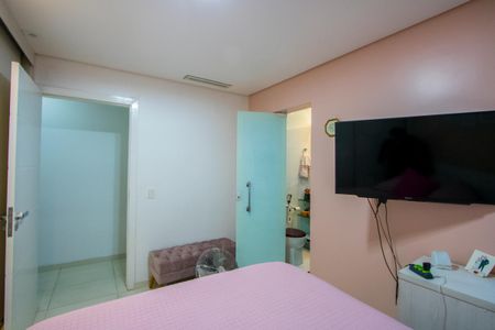 Casa à venda com 360m², 5 quartos e 4 vagas Casa à venda com 360m², 5 quartos e 4 vagasQuarto 3 - Suíte