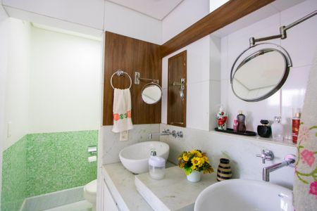 Casa à venda com 360m², 5 quartos e 4 vagas Casa à venda com 360m², 5 quartos e 4 vagasBanheiro do quarto 1