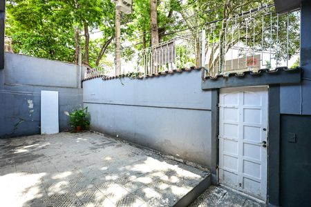 Casa à venda com 250m², 3 quartos e 2 vagasEntrada