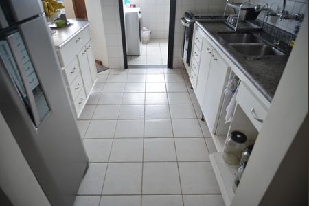Apartamento à venda com 92m², 2 quartos e 2 vagasCozinha