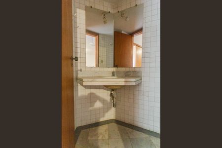 Lavabo na Sala de apartamento para alugar com 4 quartos, 130m² em Santo Antônio, Belo Horizonte