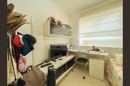 Apartamento à venda com 3 quartos, 178m² em Heliópolis, Belo Horizonte