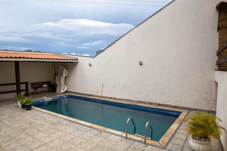 Casa à venda com 395m², 3 quartos e 4 vagasArea Externa - Piscina
