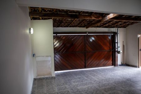 Casa à venda com 395m², 3 quartos e 4 vagasGaragem - Portão automático