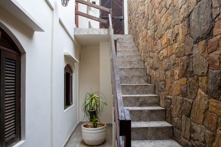 Casa à venda com 395m², 3 quartos e 4 vagasArea Externa - Escada de entrada