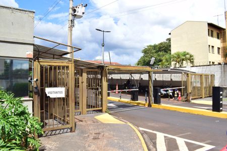 Apartamento para alugar com 50m², 2 quartos e 1 vagaFachada e portaria