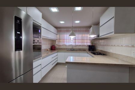 Casa à venda com 294m², 3 quartos e 20 vagasCozinha 