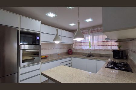 Casa à venda com 294m², 3 quartos e 20 vagasCozinha 