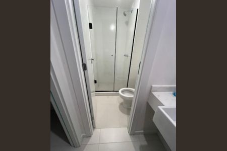 Banheiro de apartamento para alugar com 1 quarto, 47m² em Azenha, Porto Alegre