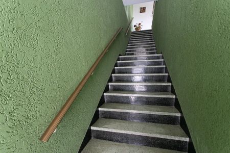 Casa à venda com 350m², 2 quartos e sem vagaEscada de Entrada