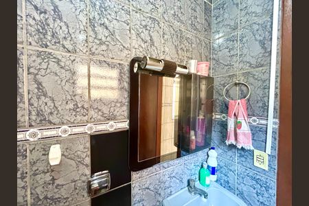 Casa à venda com 260m², 3 quartos e 2 vagasBanheiro 1