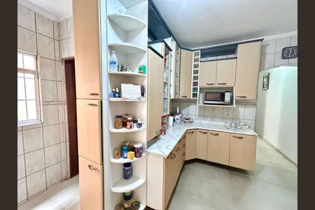 Casa à venda com 260m², 3 quartos e 2 vagasCozinha