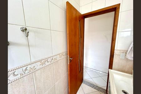 Casa à venda com 260m², 3 quartos e 2 vagasBanheiro 2