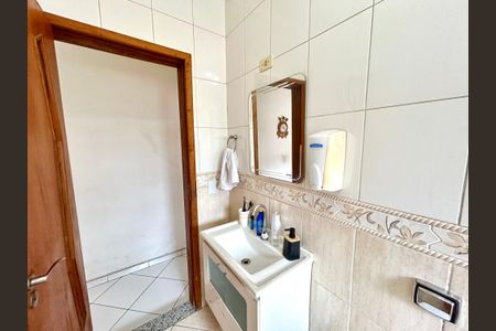 Casa à venda com 260m², 3 quartos e 2 vagasBanheiro 2