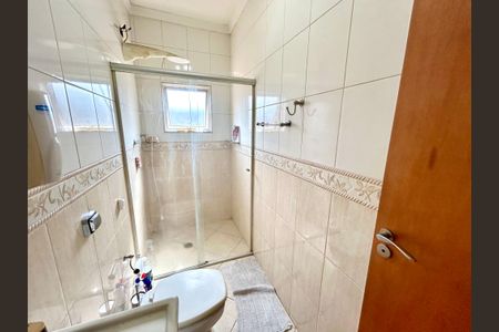 Casa à venda com 260m², 3 quartos e 2 vagasBanheiro 2
