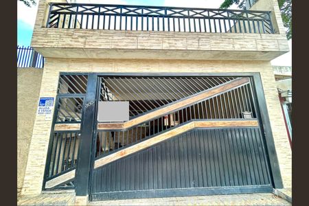 Casa à venda com 260m², 3 quartos e 2 vagasPlaca instalada na fachada do imóvel 