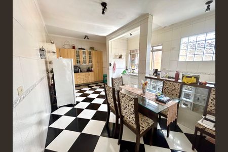 Casa à venda com 260m², 3 quartos e 2 vagasCozinha