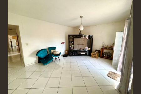 Casa à venda com 260m², 3 quartos e 2 vagasSala