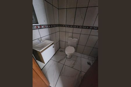 Banheiro de apartamento à venda com 2 quartos, 64m² em Rubem Berta, Porto Alegre