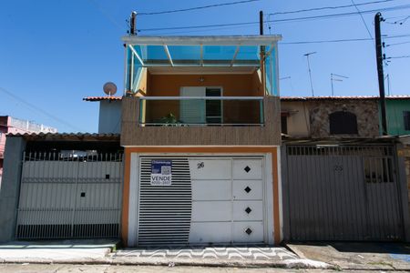 Casa à venda com 82m², 3 quartos e 1 vaga Casa à venda com 82m², 3 quartos e 1 vagaFachada
