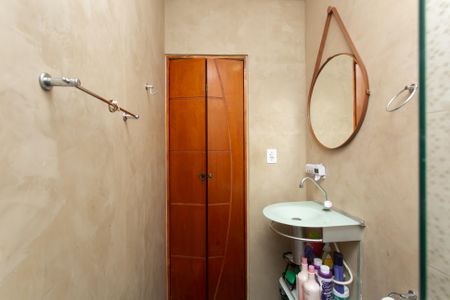 Casa à venda com 82m², 3 quartos e 1 vaga Casa à venda com 82m², 3 quartos e 1 vagaBanheiro