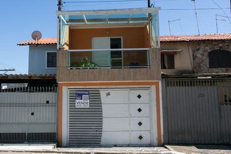 Casa à venda com 82m², 3 quartos e 1 vaga Casa à venda com 82m², 3 quartos e 1 vagaFachada