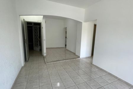Sala de apartamento para alugar com 3 quartos, 70m² em Jardim Vinte E Cinco de Agosto, Duque de Caxias