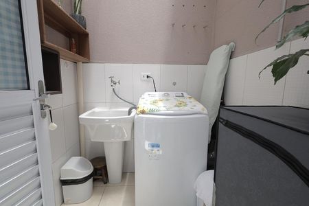 Casa à venda com 117m², 2 quartos e 2 vagas Casa à venda com 117m², 2 quartos e 2 vagasÁrea de Serviço