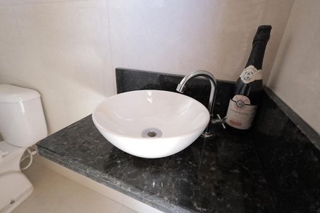 Casa à venda com 117m², 2 quartos e 2 vagas Casa à venda com 117m², 2 quartos e 2 vagasBanheiro Cobertura