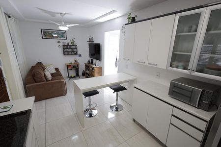 Casa à venda com 117m², 2 quartos e 2 vagas Casa à venda com 117m², 2 quartos e 2 vagasCozinha