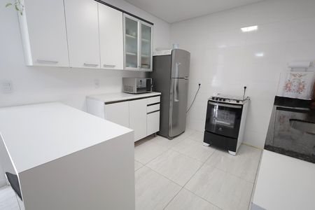 Casa à venda com 117m², 2 quartos e 2 vagas Casa à venda com 117m², 2 quartos e 2 vagasCozinha