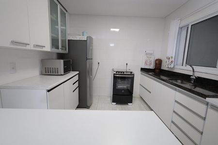 Casa à venda com 117m², 2 quartos e 2 vagas Casa à venda com 117m², 2 quartos e 2 vagasCozinha