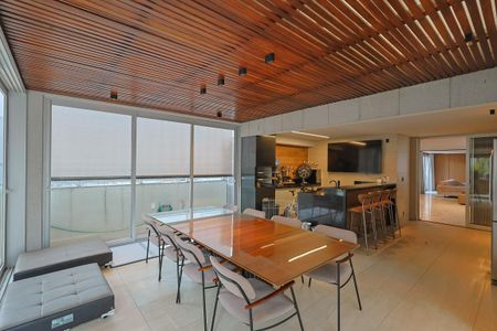 Apartamento à venda com 375m², 5 quartos e 4 vagasCobertura