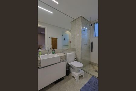 Apartamento à venda com 375m², 5 quartos e 4 vagasBanheiro da Suíte 3