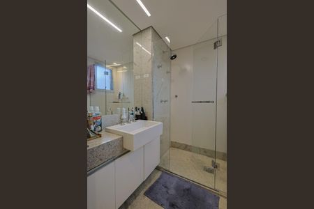 Apartamento à venda com 375m², 5 quartos e 4 vagasBanheiro da Suíte 1