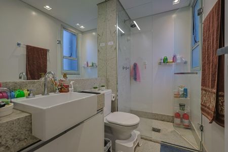 Apartamento à venda com 375m², 5 quartos e 4 vagasBanheiro da Suíte 2