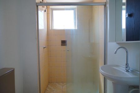 Banheiro  de apartamento para alugar com 1 quarto, 40m² em Jardim do Salso, Porto Alegre