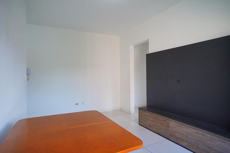 Sala de apartamento para alugar com 1 quarto, 40m² em Jardim do Salso, Porto Alegre