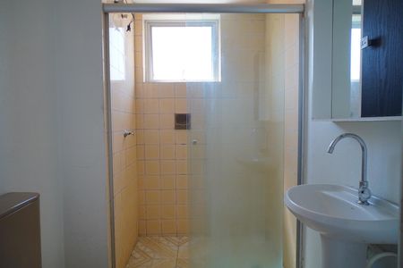 Banheiro  de apartamento para alugar com 1 quarto, 40m² em Jardim do Salso, Porto Alegre