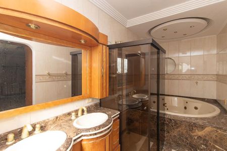 Casa à venda com 560m², 4 quartos e 10 vagasBanheiro da Suíte