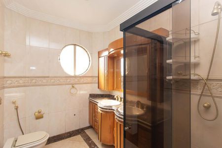 Casa à venda com 560m², 4 quartos e 10 vagasBanheiro da Suíte