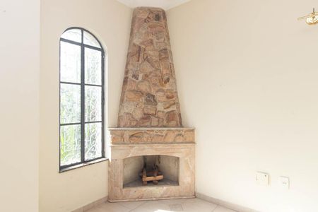 Casa à venda com 560m², 4 quartos e 10 vagasSala