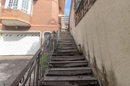 Casa à venda com 560m², 4 quartos e 10 vagasEscada de Entrada